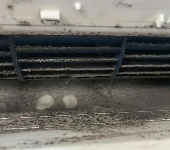 东湖空调吹的风有股烧焦味是怎么回事